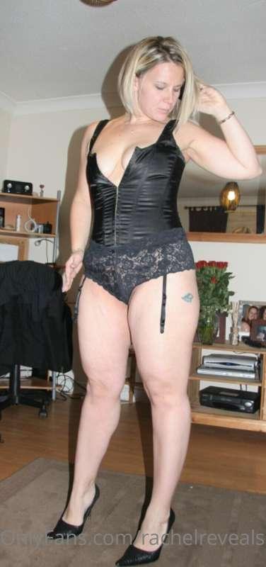 love to fuck in this outfit!