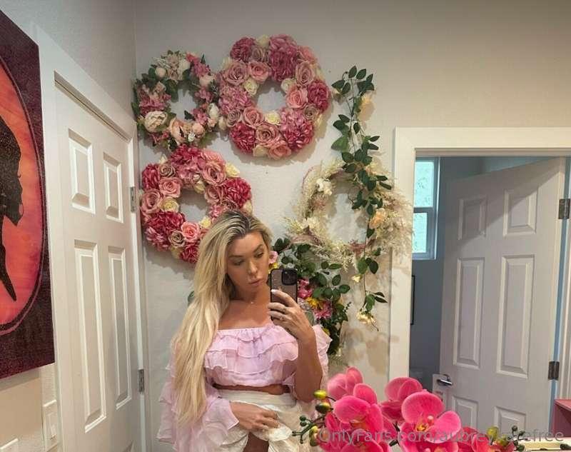 In full bloom… and fully irresistible 💐😈