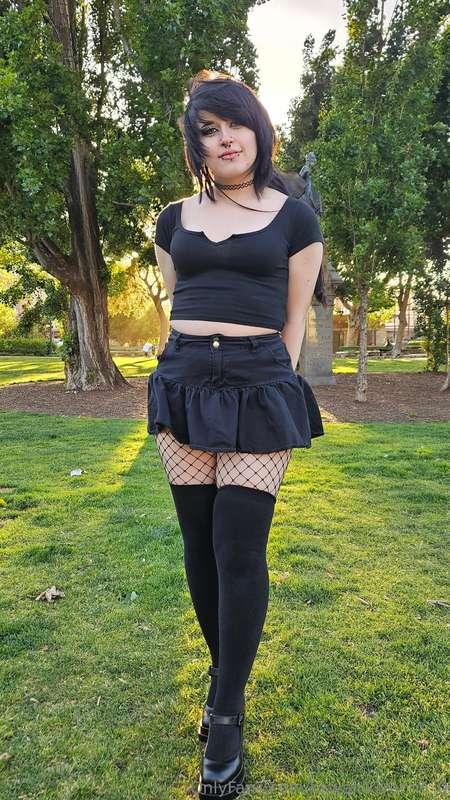 𝕴 𝖇𝖊 𝖈𝖗𝖞𝖎𝖓𝖌 𝖆𝖙 𝖋𝖚𝖓𝖊𝖗𝖆𝖑𝖘 𝖇𝖊𝖈𝖆𝖚𝖘𝖊 𝕴'𝖒 𝖏𝖊𝖆𝖑𝖔𝖚𝖘...