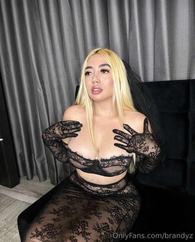 How long could you keep your hands off me?Let’s play a game ..