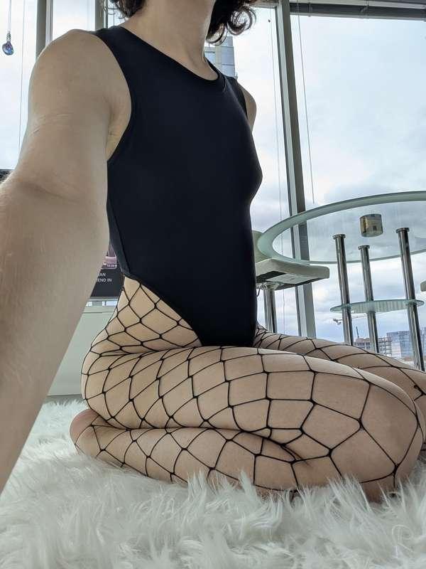 Do my legs make your hands itch to touch? 👀