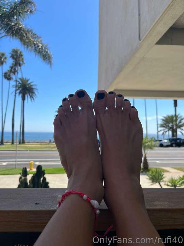 👣