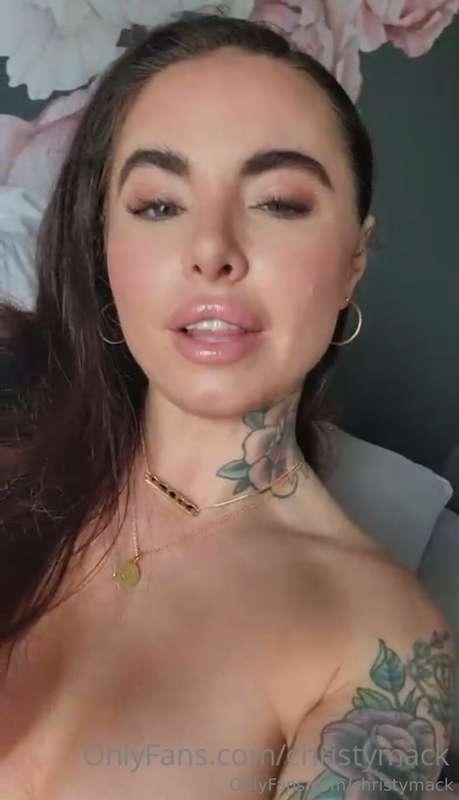 Can we just talk about the first thing that POPS up this mor..