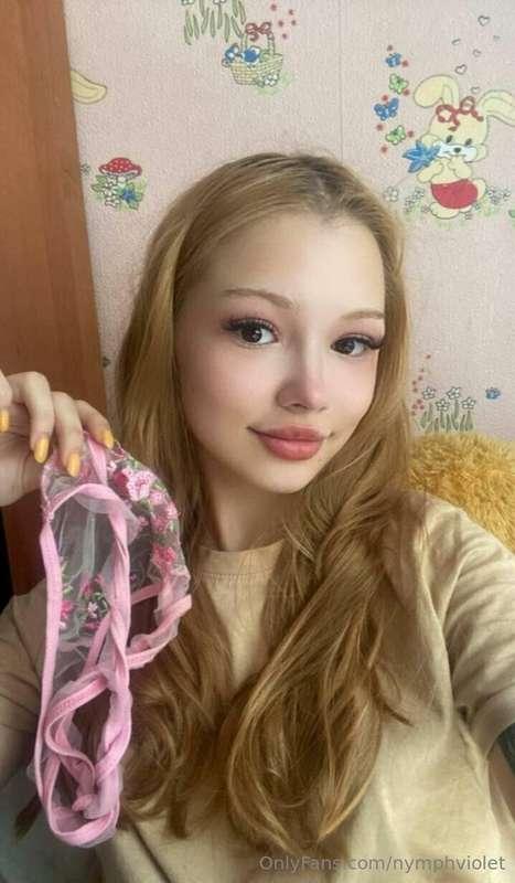 18 y.o. student @little_shelly loves playing the good girl f..