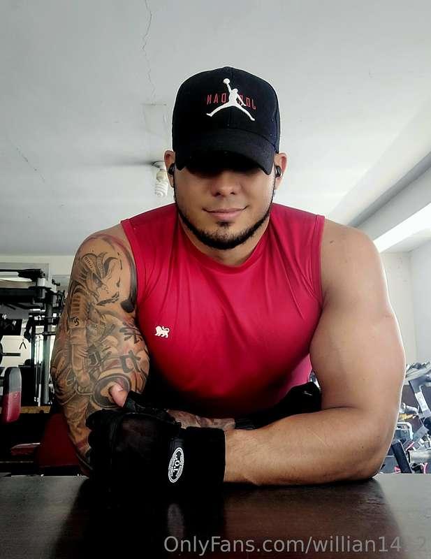 Who wants to train with me?💪😈