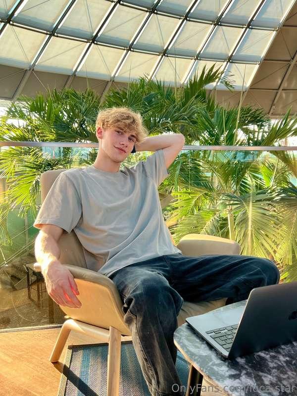 Diamond hour, curls behaving, mountains watching ☀️🌿Balcony ..