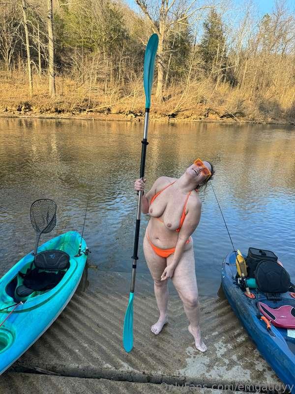 tiddies out