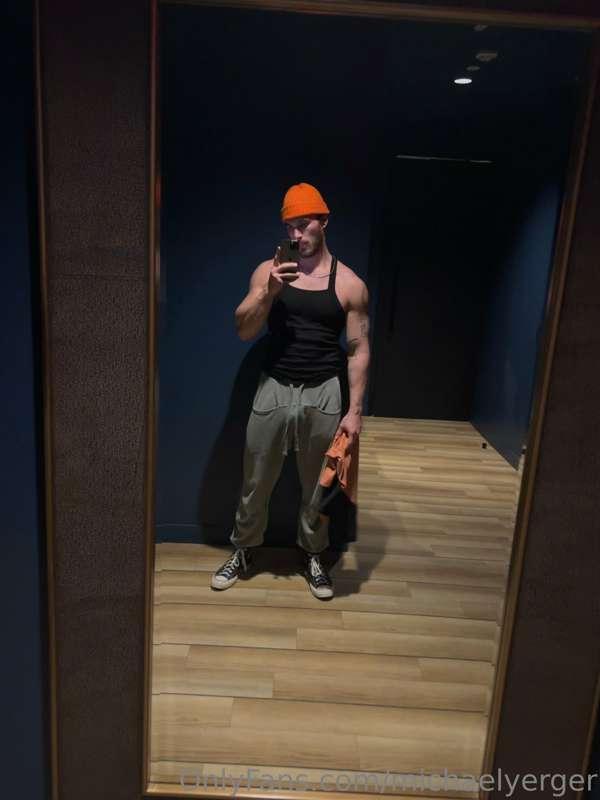 Come slide in the DMs tonight if you’re online 😏