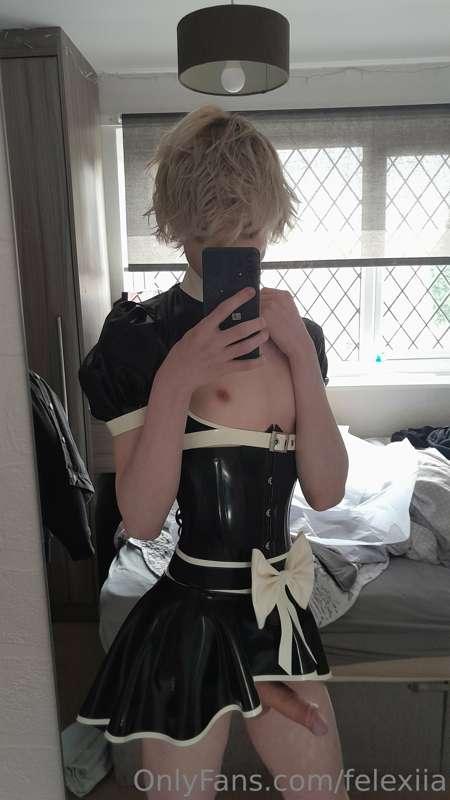 This latex bolero really shows off my nipples >:)
And the la..