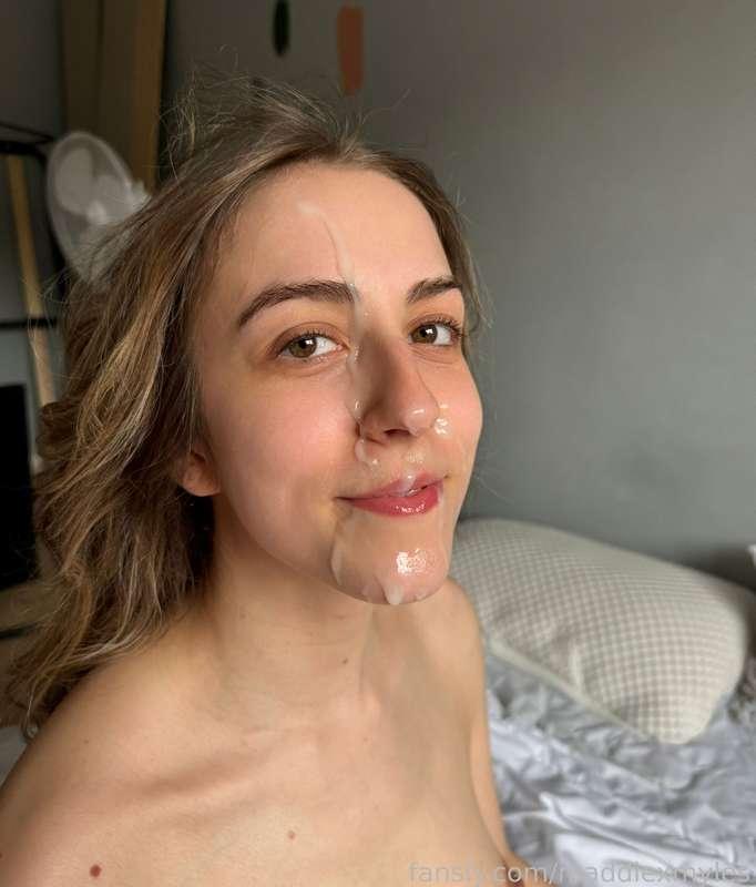 I told Myles I was really horny after filming all day so he stopped what he was doing and gave me a good fucking! I squirted so much and then came on his face! He then told me to get on my knees, used my mouth like it was my pussy and emptied his load all over my face 😍😈

#facial #cum #cumonface #couple #amateur #eyecontact #fyp