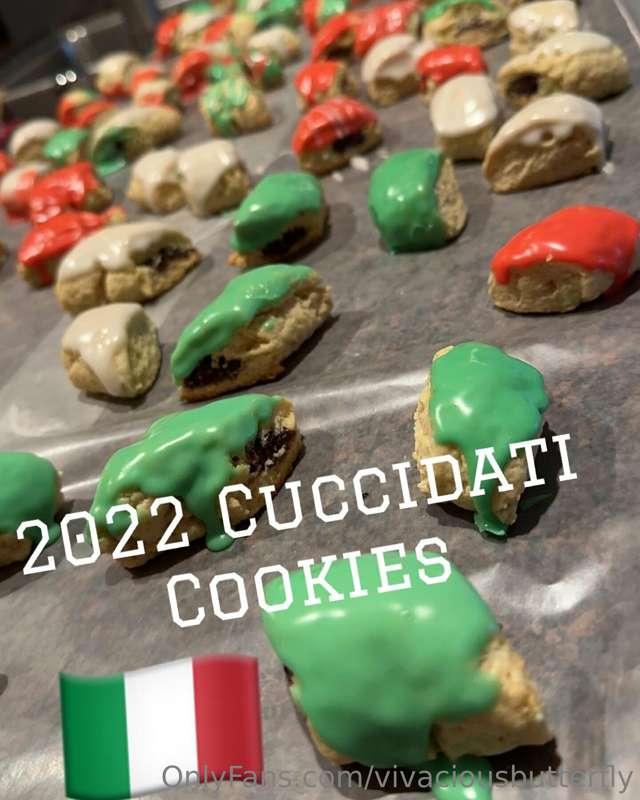 Love baking… especially holiday baking… little cookie porn ?..