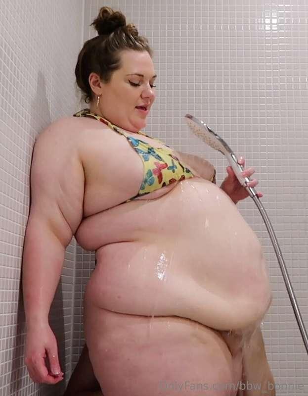 I adore how deliciously FAT I am from the side. I'm not even..