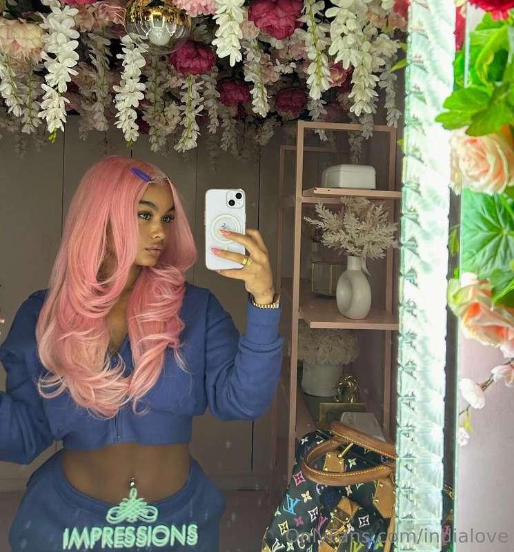 Pink hair is such a vibe 💕