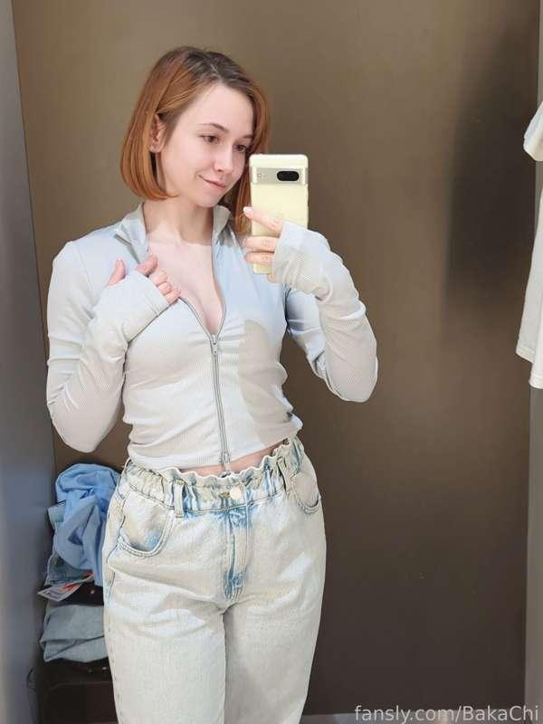 Went shopping today and tried on a cute jumper &gt;w&lt;  ✨