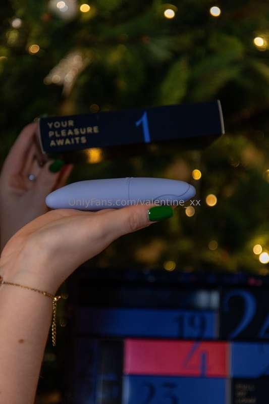 Watch me try my first advent calendar gift 😈 I put it in my ..