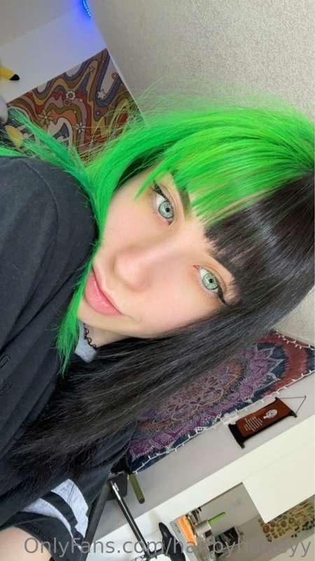 I am SO HAPPY with how this hair turned out!!! 
🖤💚🖤
I love e..