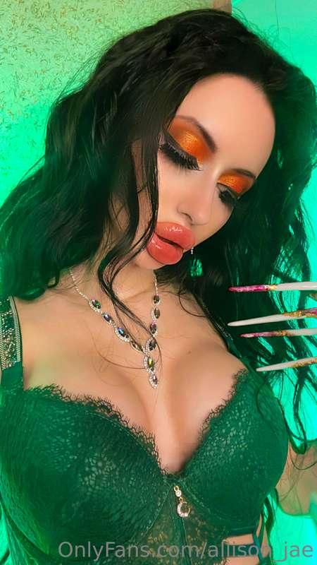 In neon green🦚