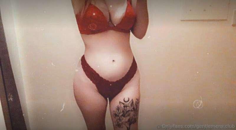 Hello and welcome to our page @daddynprincess69 🔞 what would..