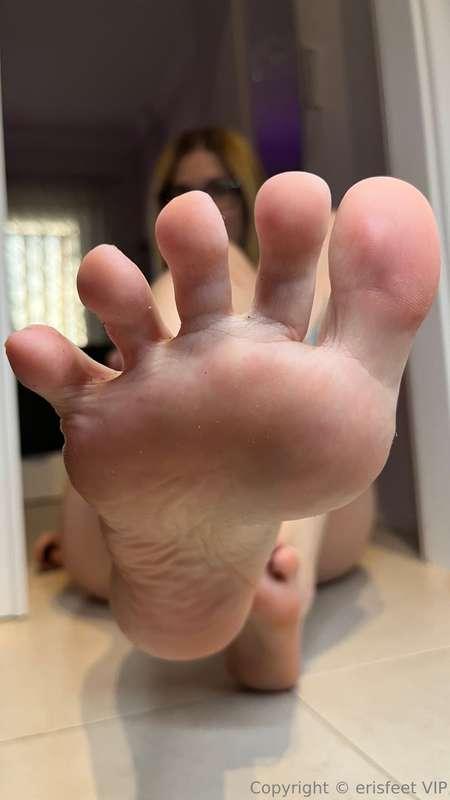 erisfeet_ image #1