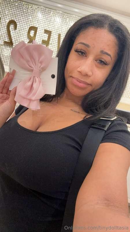 Would you rather go to the mall or take a stroll in the park..