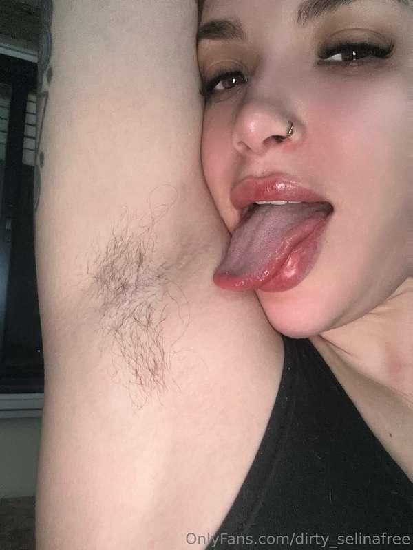 Do you like hairy armpits?👀😈