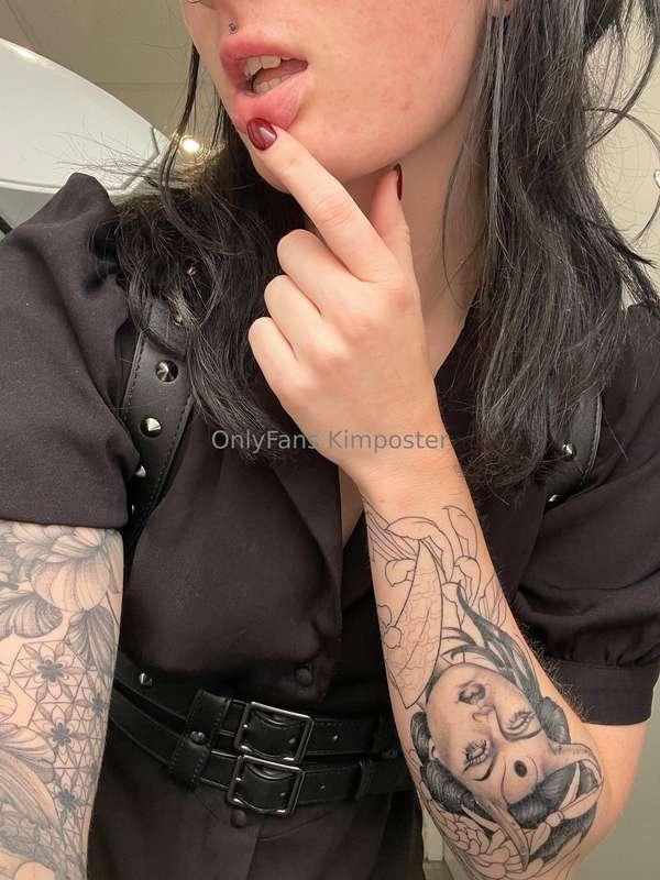 Hey babies I’m going to be properly online messaging, JOI, S..