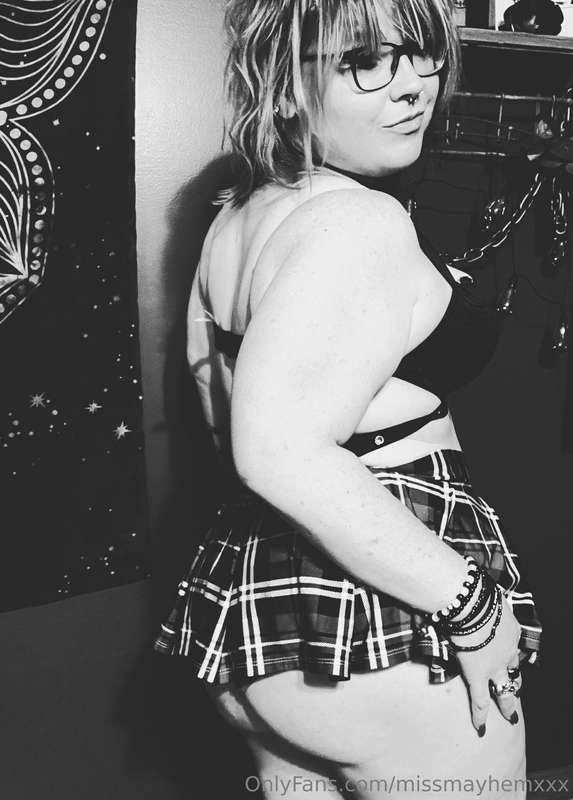 Does this pose make you wanna fuck me from behind?