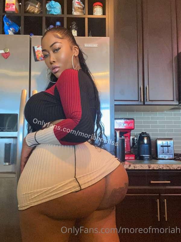 Am I your favorite bubble butt baby? 🍑  The first 15 to DM m..