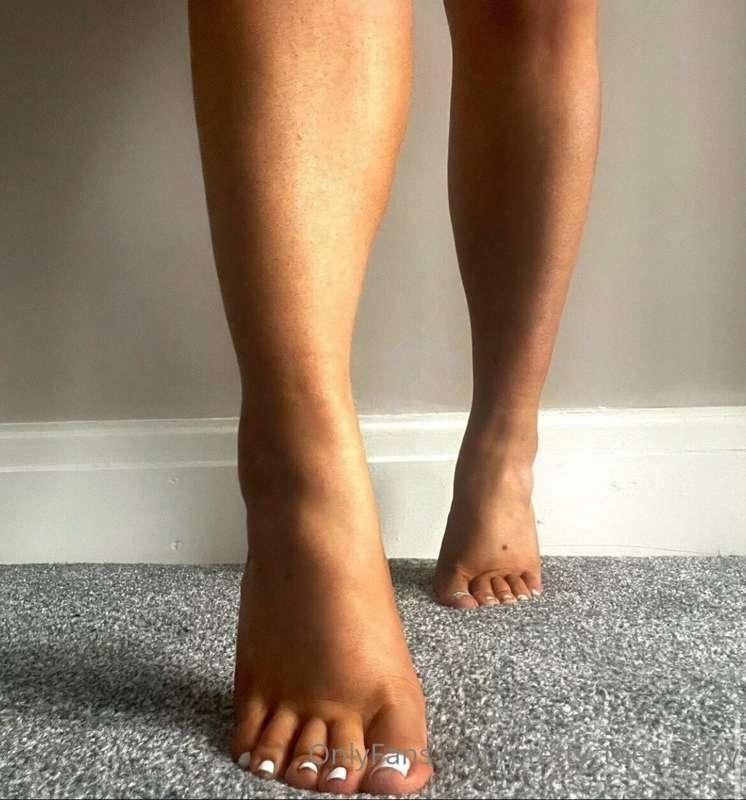 Naked arched feet 🥵💦