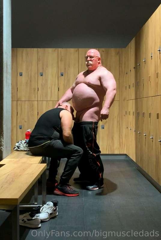 Hot and risky fun in the locker room 🍆🤤💪🏻