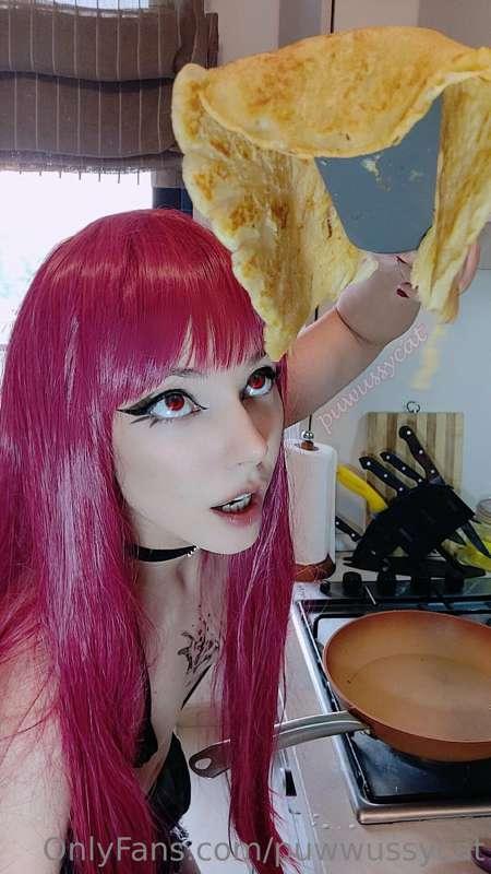 What do uwu like more? My pancake or my knifes? ◕⩊◕