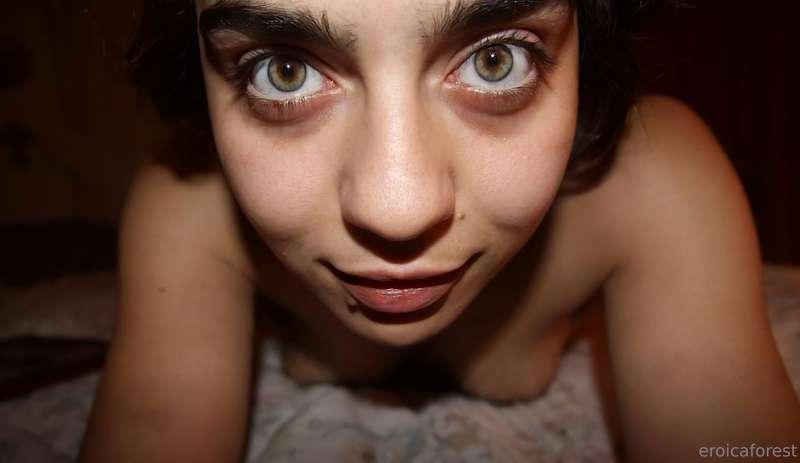 Eyes eyes babyyy 👁 These shots are from around 13 years ago ..