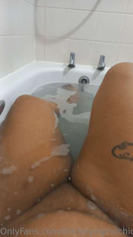 Bath time. #tease #thickthighs