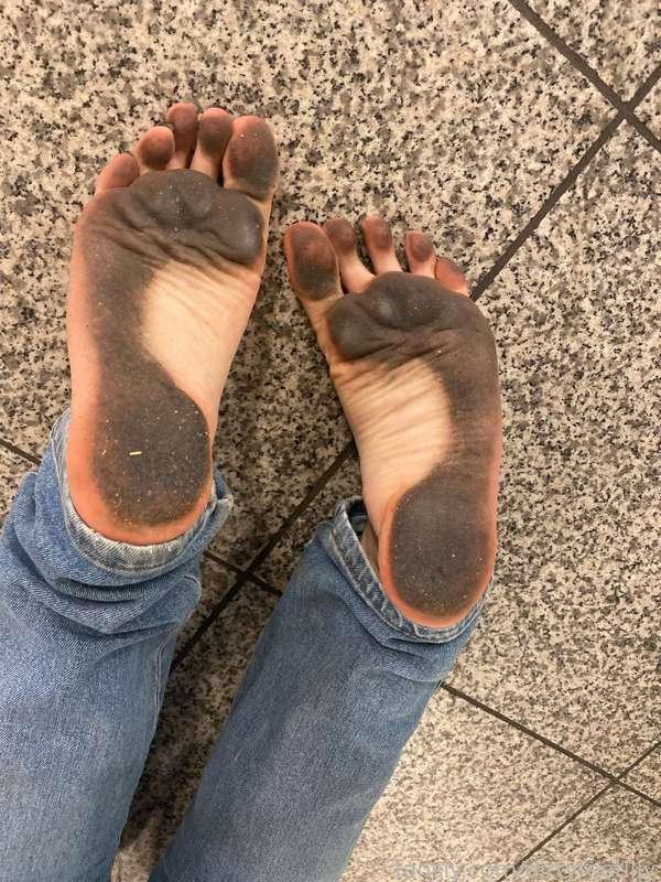 dirtyfeetlily image #0