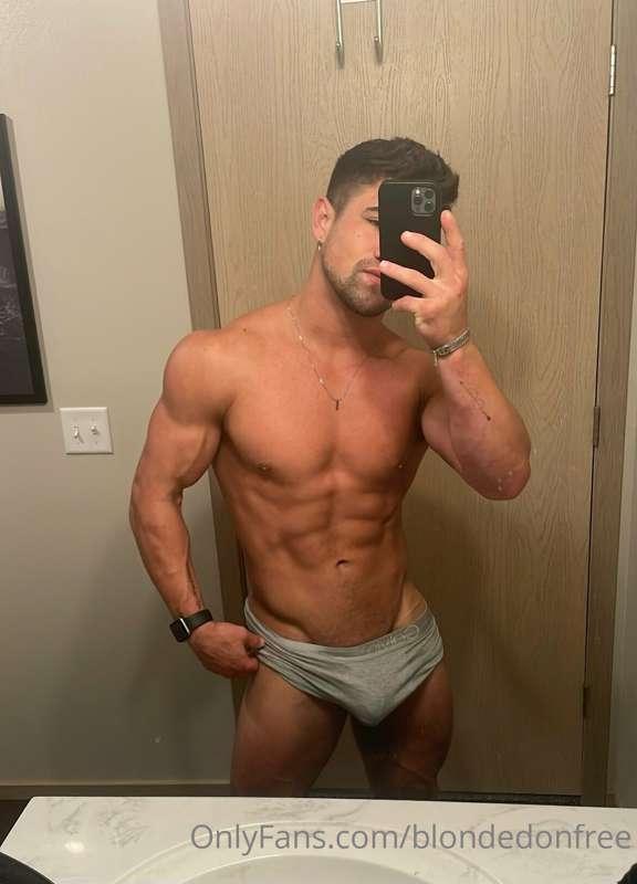 Are you following this muscle stud? 😍👀💦 

@starboy_1