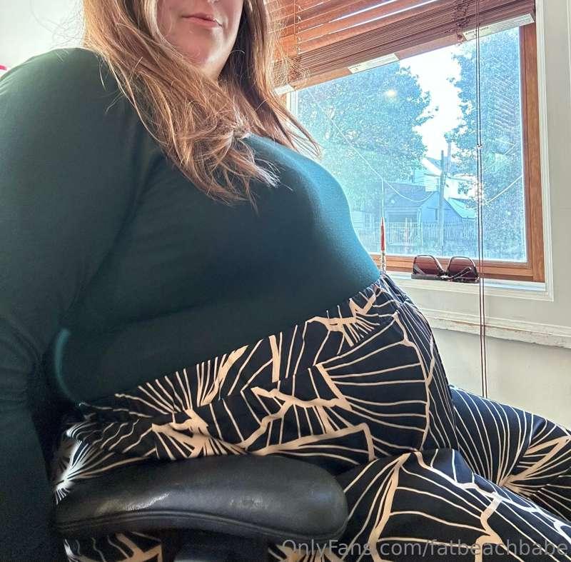 No matter what I wear, I can’t hide how fat I’ve become🐷