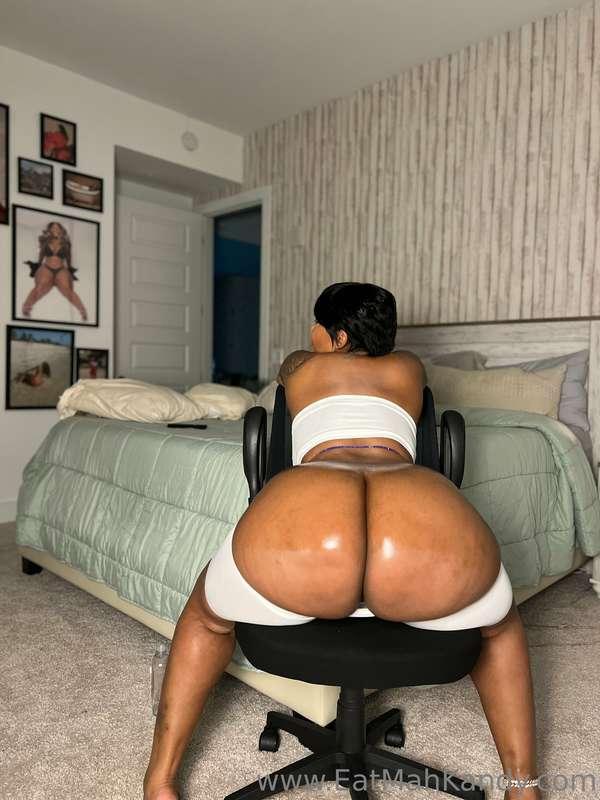 Come and get this honey bun 😋