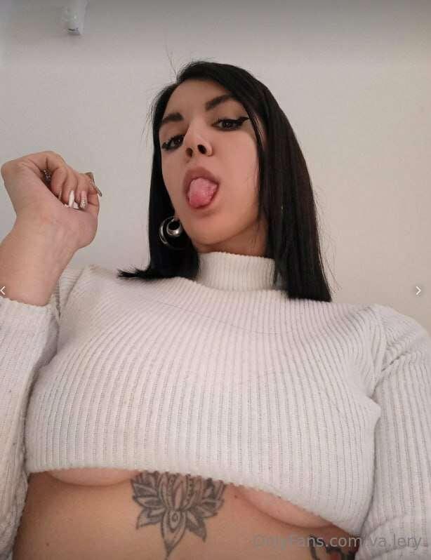 💚Free subscription  @oliviambt💚
  

   This sexy girl can't ..