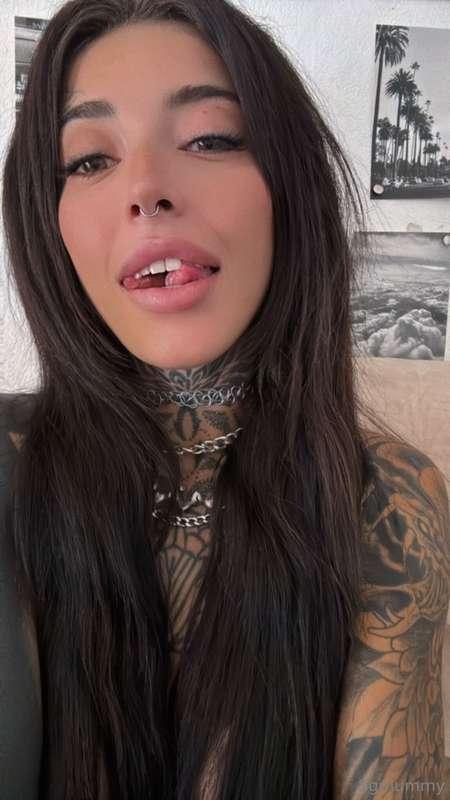 Sé que deseas probar mi lengua bífida 🐍😳  I know you want to..