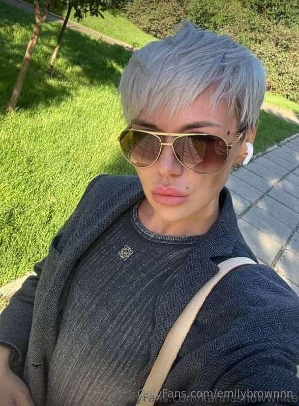 Hi! My friend @karinasnowwhite created her onlyfans today 🥰S..