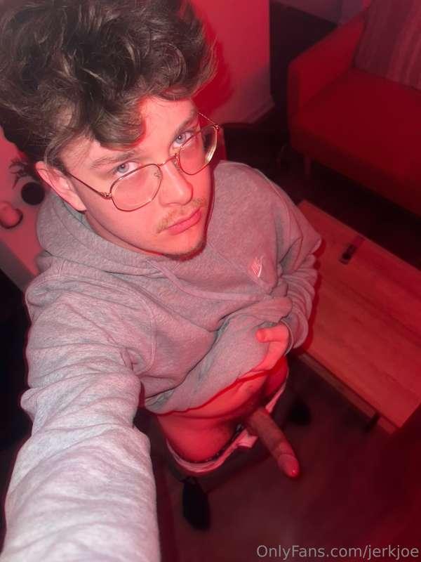 Do you like my glasses? 