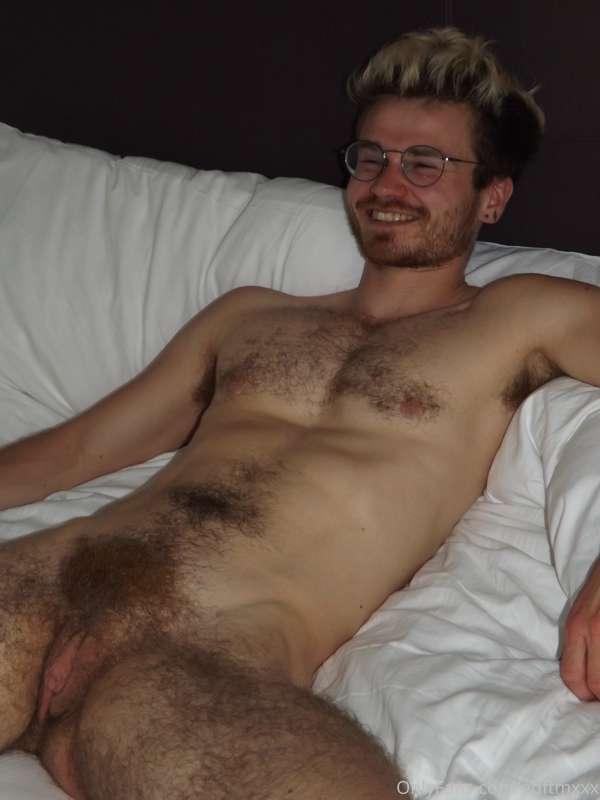 chilling in bed

by Jack Saul (https://www.instagram.com/jac..