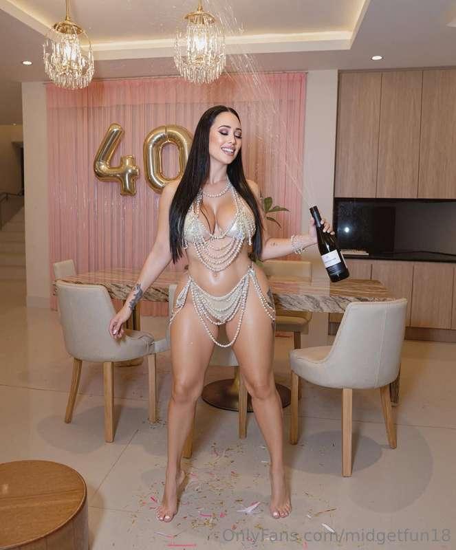 BIRTHDAY BITCH 🎂⚡️ Will you show @moneybirdettefree some bir..