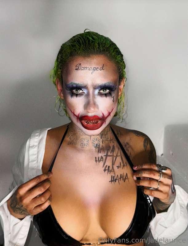 Open them messages to see a bad girl joker! 🃏 