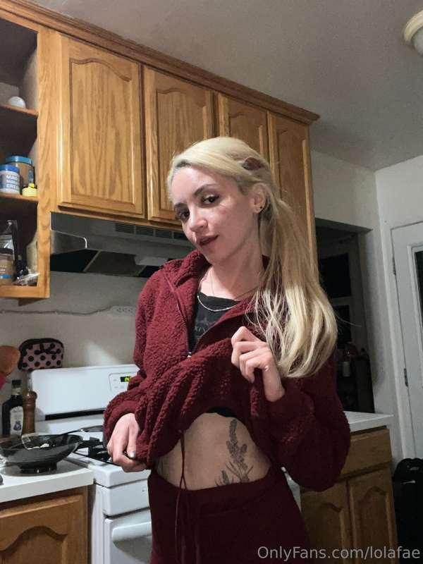 I heard you're hungry, good thing I'm out here lookin' like ..
