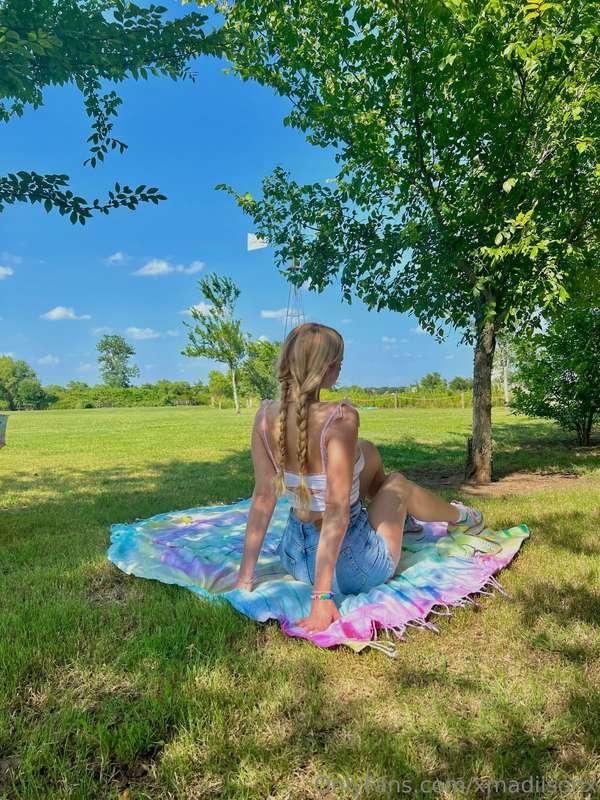 day dreaming about ur cock rn ☀️