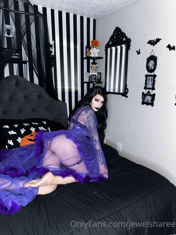 Ghouls just wanna have fun 💜🕸🧡 

So ready for all the spooky..