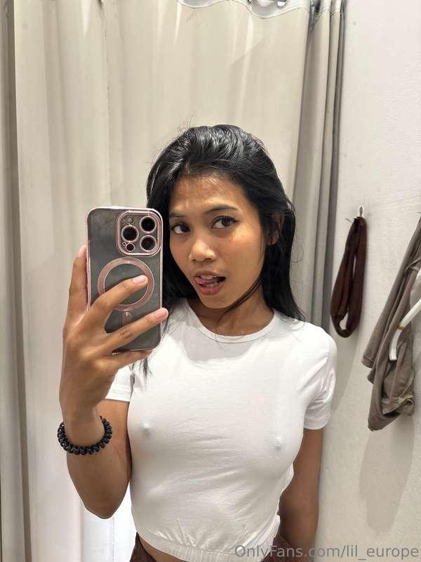 Oohhh did I forget my bra again? 🤭 Haha oops 😅 
