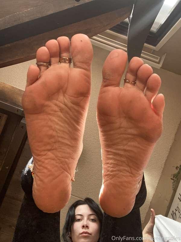 Yesss loyal footboys🥰🥰