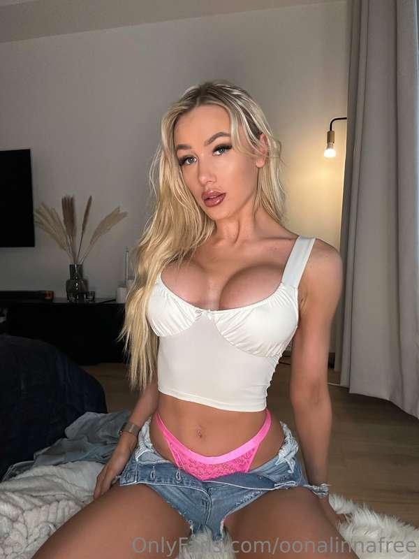 Do I have your full attention now? 😘💗